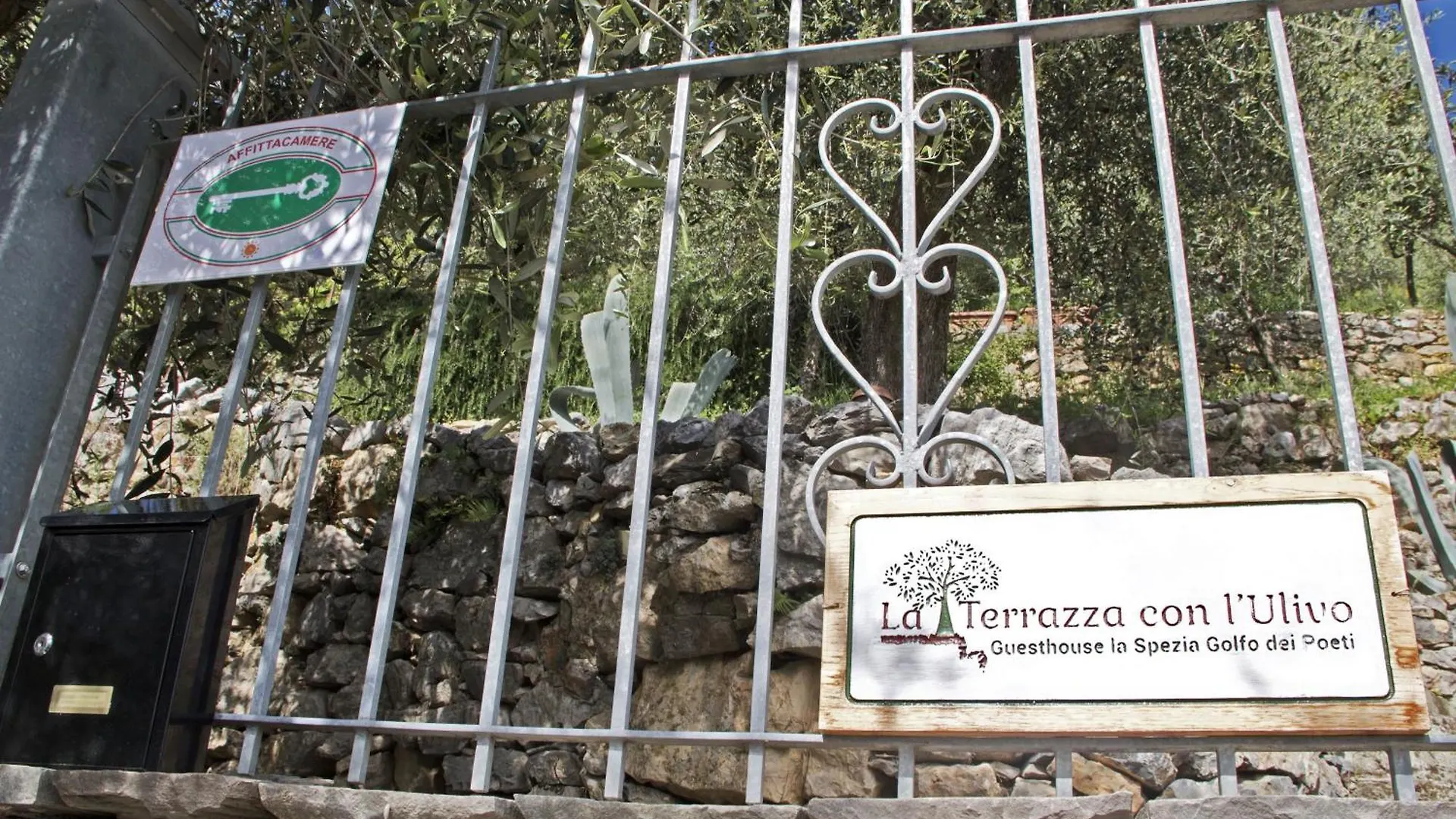 La Terrazza Con L'Ulivo - Guesthouse Con Terrazza E Vista Sul Golfo Dei Poeti La Spezia